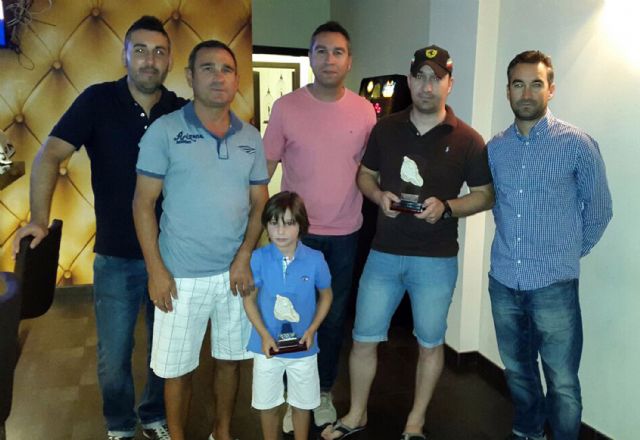 El campeonato de pádel para aficionados de pádel torreño entrega los premios a sus mejores jugadores