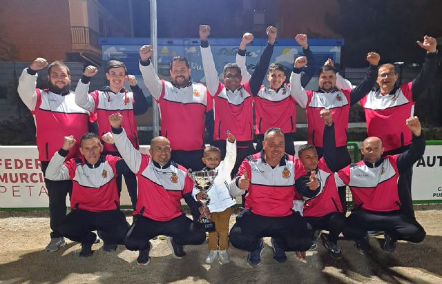 El club Petanca La Salceda, campeón de liga regional de división de honor y de primera
