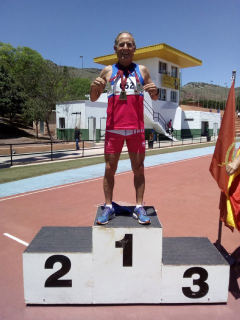 El atleta torreño Ángel Salinas revalida sus títulos regionales de 100, 200 y 400 metros
