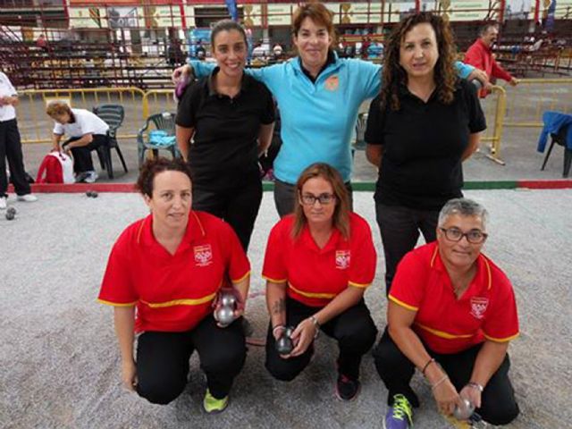 Las chicas de 'La Salceda', bronce en tripletas en el torneo internacional de petanca de Torrelavega