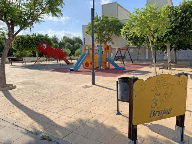 Arrancan las obras del parque infantil de Las Tres Brujas para instalar una zona de sombra y nuevo suelo