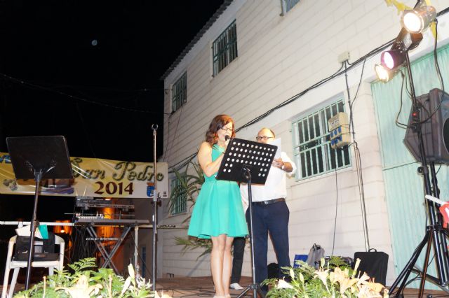 Gloria Fenollar inicia oficialmente con su pregón los festejos patronales del barrio de San Pedro torreño