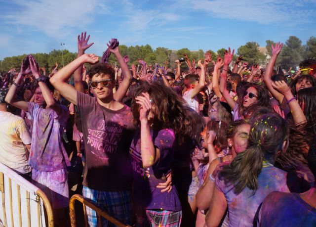 La 'Holi Festival' llena de color y diversión las fiestas de Las Torres de Cotillas