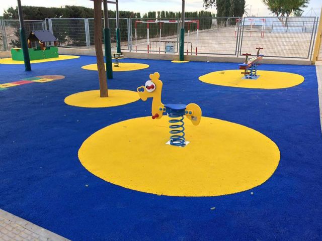 Concluyen las obras del nuevo parque infantil del 'Vista Alegre'