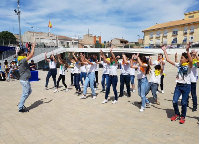 Cerca de 200 alumnos de Primaria participan en un encuentro de danzas