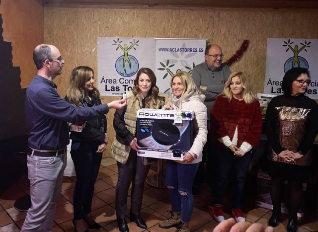 Los 6.000 euros en premios de la campaña navideña del 'Área Comercial Las Torres' ya tienen dueños
