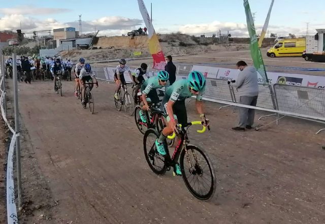 Gran espectáculo de ciclismo en Las Torres de Cotillas con el inicio del circuito regional CX Race