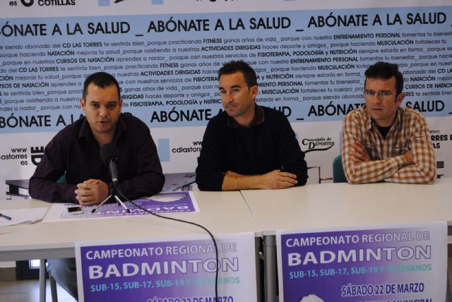 Los mejores jugadores veteranos y jóvenes de bádminton buscan el título regional en Las Torres de Cotillas