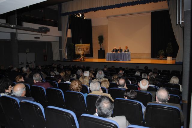 El cronista oficial de Las Torres de Cotillas presenta su primera novela