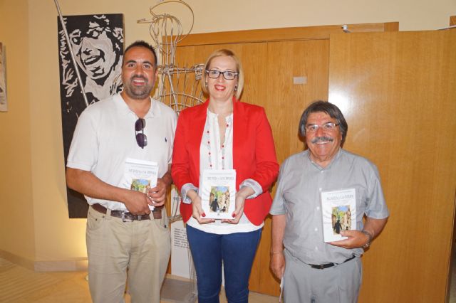 El vecino de Las Torres de Cotillas José Antonio Frutos presenta su primera novela