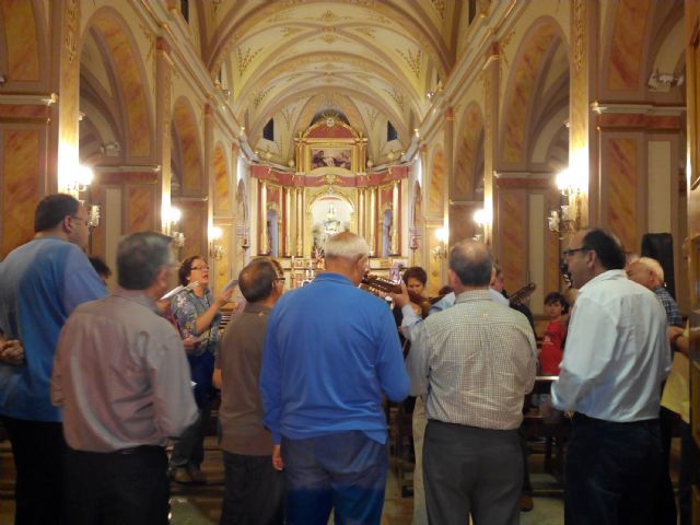 Y llegó mayo y los auroros torreños le cantaron siguiendo la tradición