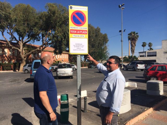 El Ayuntamiento torreño instala señales fijas más seguras para la prohibición de aparcar en actos especiales
