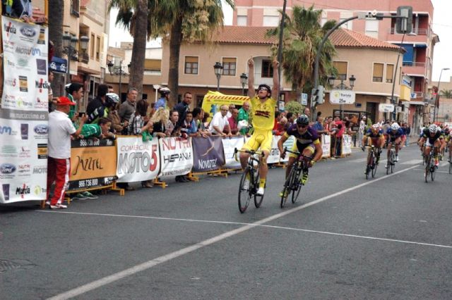 Un sprint masivo decide en Las Torres de Cotillas la cuarta etapa de la 'III Vuelta Ciclista Ruta de Cadetes a la Región de Murcia'