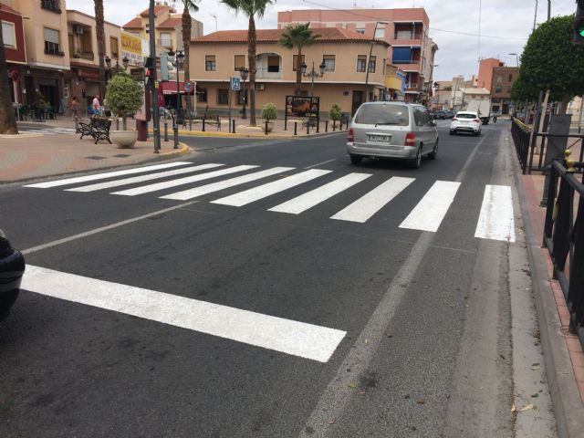 El Ayuntamiento torreño aprovecha agosto para repintar la señalización horizontal de tráfico en varias calles locales