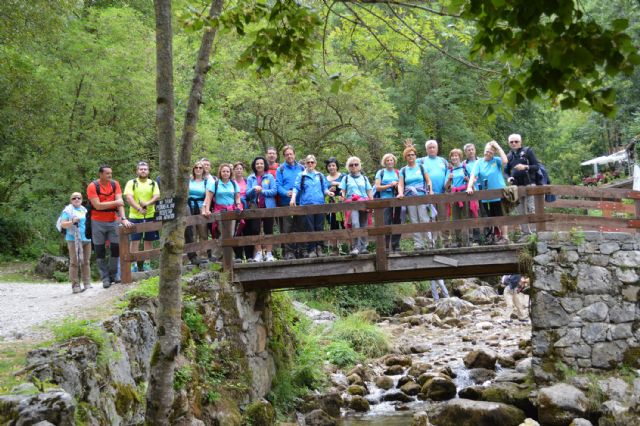 Los miembros de la asociación 'Los Peregrinos' torreña visitaron Asturias