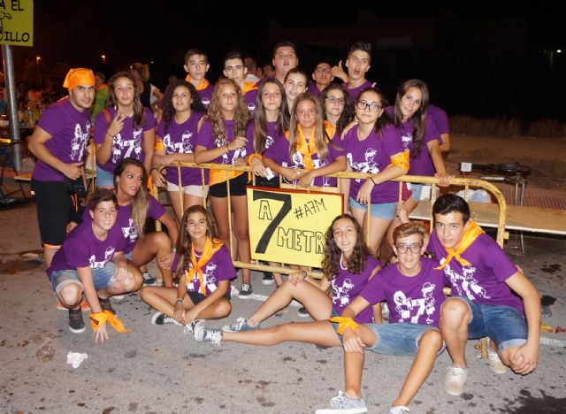 Miles de personas disfrutan de una gran barbacoa en la “Noche de la Brasa y la Zurra” torreña