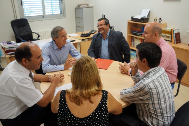 El secretario general de la Consejería de Educación visita el IES 'La Florida' torreño
