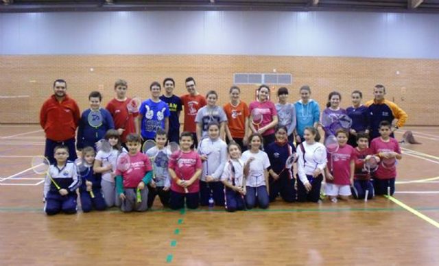 Los jóvenes torreños inician una nueva edición del 'Programa de Deporte Escolar' de bádminton