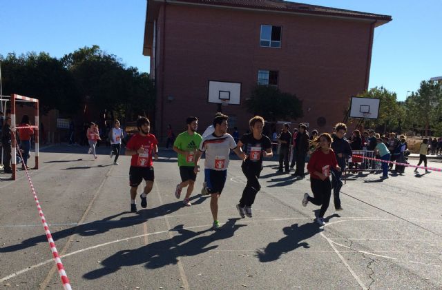 Los alumnos del IES 'Salvador Sandoval' torreño recaudan fondos para los niños de Mali a la carrera