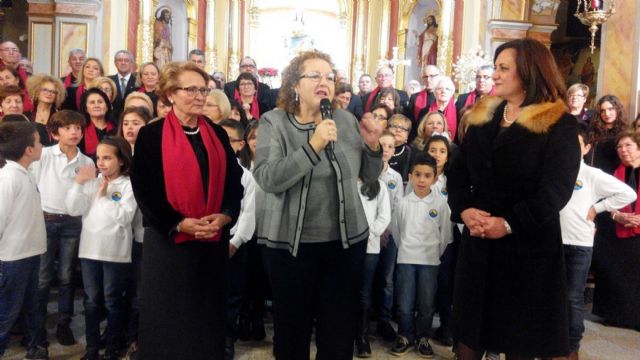 Carmen Montero, distinguida en el 'III Encuentro de Corales' torreño