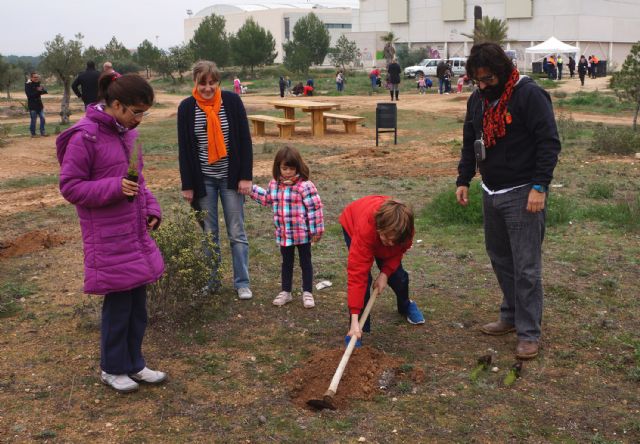 La solidaridad torreña planta 1.000 árboles en el municipio