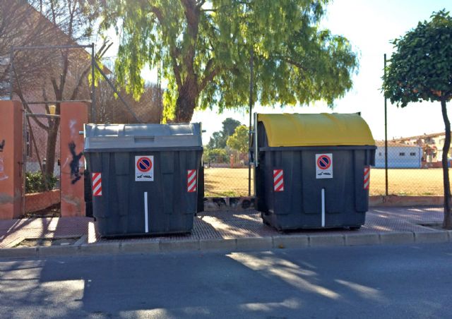 Las Torres de Cotillas moderniza sus contenedores de basura para lograr un servicio más limpio