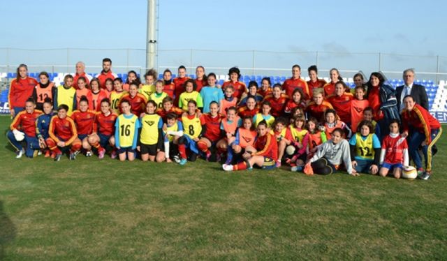 Dos jugadoras alevines, citadas con la selección regional de fútbol