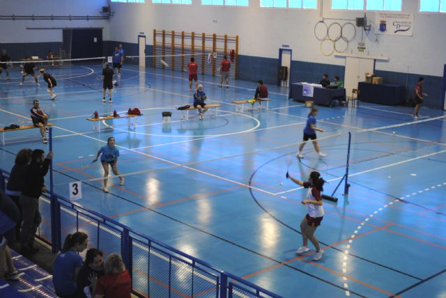 Las promesas más destacadas y los mejores veteranos del bádminton regional, en Las Torres de Cotillas