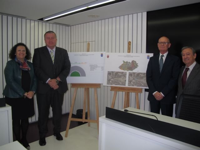 Bernabé presenta la nueva glorieta que dará acceso al centro logístico de Consum