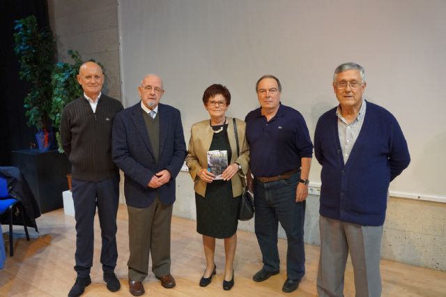 La 'Asociación Literaria Las Torres' presenta la ópera prima de Pepita Dólera