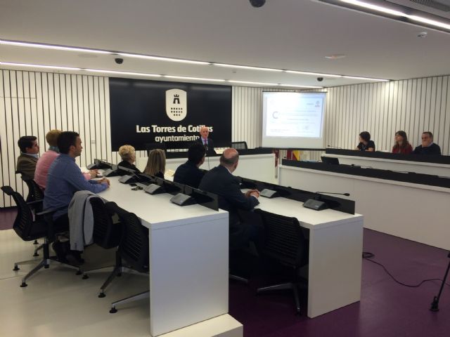 El Ayuntamiento torreño recibe el sello de compromiso de excelencia europea por su modelo de gestión