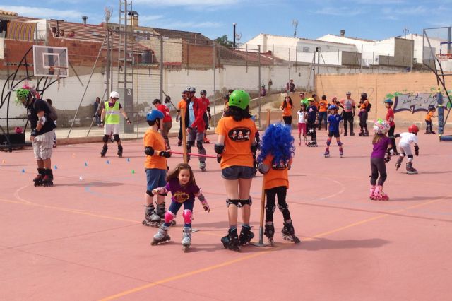 Cerca de 300 participantes disfrutan un año más de la gran fiesta del patinaje de Las Torres de Cotillas