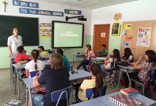 El Ayuntamiento torreño trabaja la prevención del consumo de alcohol con los alumnos de 2° de ESO