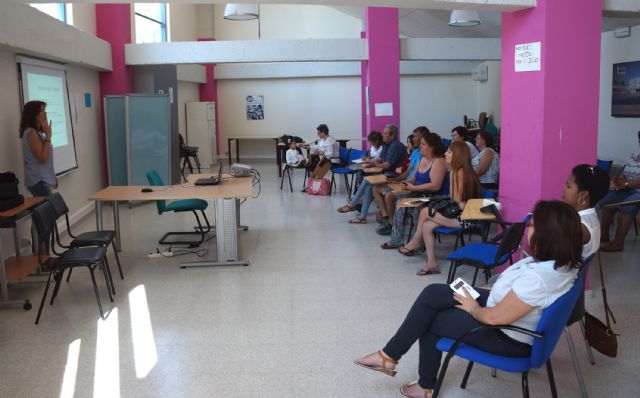 Las Torres de Cotillas forma a sus voluntarios sobre la enfermedad mental