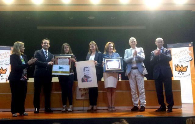 La torreña Marina de Angulo, alumna del IES 'Salvador Sandoval', gana el certamen regional '¿Qué es un rey para ti?'