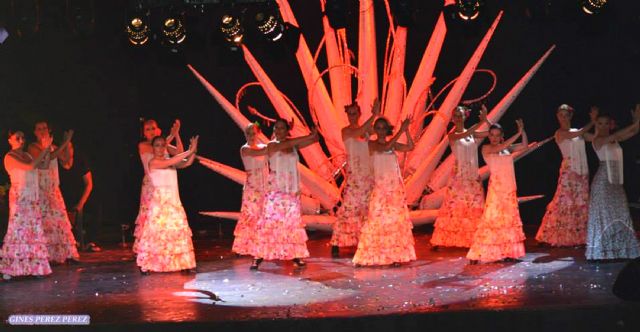 La academia de baile 'Carmen Romero y Víctor Campos' abre las 'Semanas Culturales' de Las Torres de Cotillas