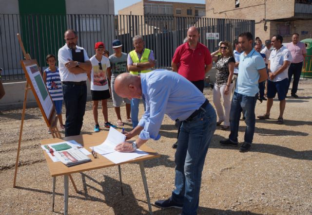 Colocada la primera piedra de la pista polideportiva del barrio del Carmen de Las Torres de Cotillas