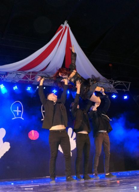 'Kimera' cerró las 'Semanas Culturales 2015' torreñas con su circo