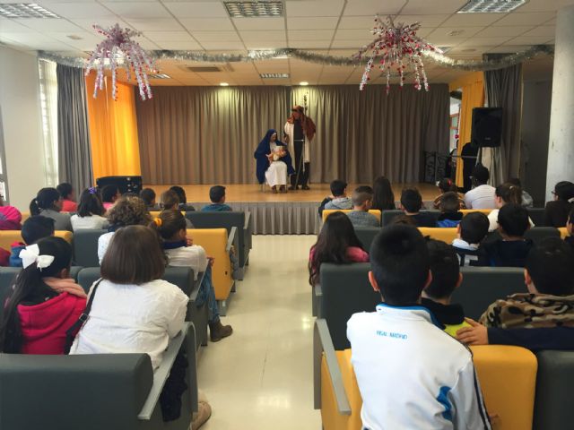 El Centro Social de las Personas Mayores torreño reunió a niños y mayores