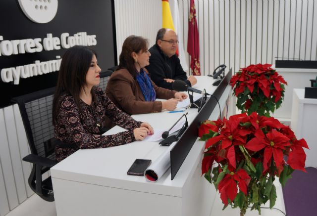 Los farolillos solidarios volverán al cielo torreño para convertirse en juguetes navideños