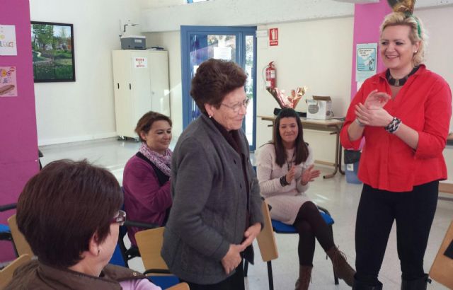 Los beneficiarios del servicio de teleasistencia municipal disfrutaron de un taller de risoterapia