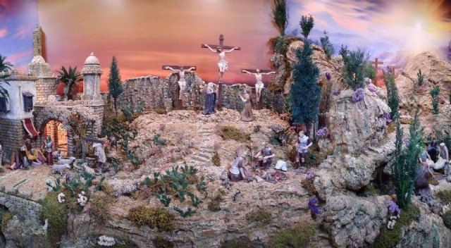Componentes de la Peña Cultural Huertana 'La Tinaja' de la Ciudad de Murcia visitan la Exposición Permanente de Dioramas de la Pasión de Las Torres de Cotillas
