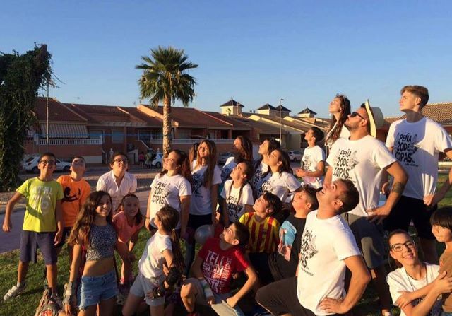 Juventud divino tesoro: la Peña festera '20 de copas' de Las Torres de Cotillas