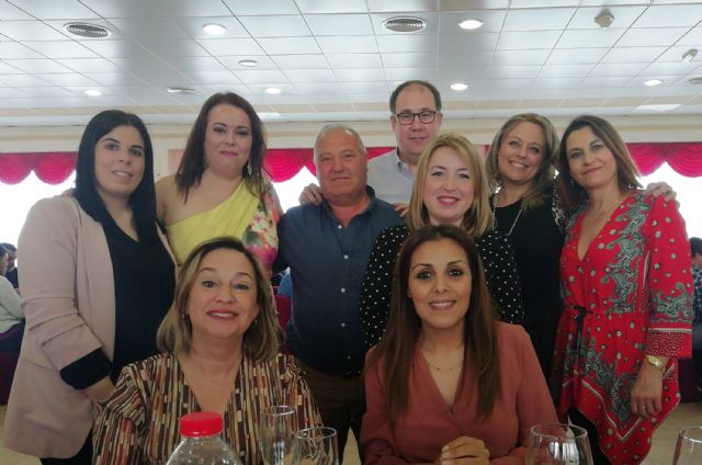 La comisión de fiestas de La Florida celebra una gran comida de convivencia