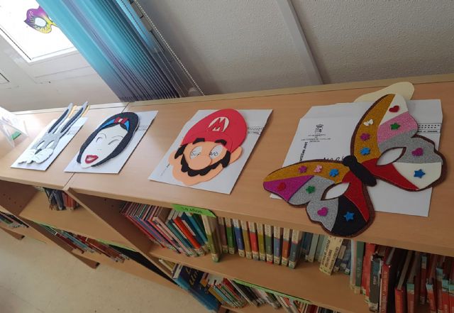 Los más pequeños se lo pasan en grande en los talleres gratuitos de manualidades de Carnaval