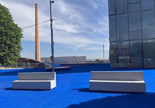 Nuevos bancos para los entornos del Ayuntamiento y de la Casa de la Cultura
