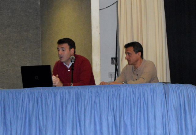 Charla sobre los cursos de formación de garantía juvenil en Las Torres de Cotillas