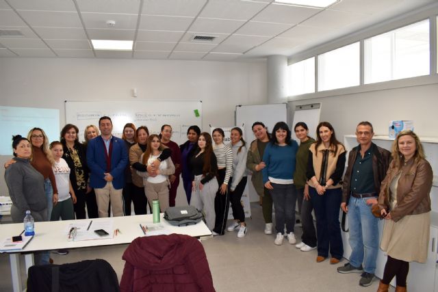 El Centro Intergeneracional acoge un curso gratuito de estética de 190 horas