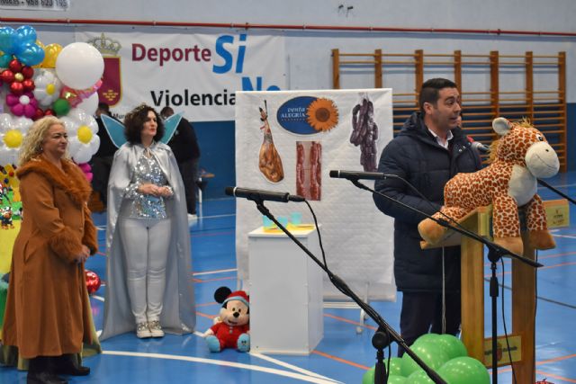 La escuela infantil bilingüe Goodie pregona el Carnaval 2025 en una mañana a ritmo chirigotero
