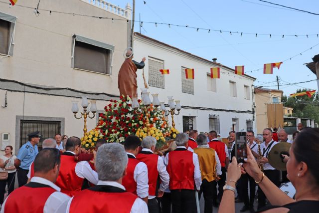 El barrio de San Pedro concluye sus fiestas patronales con la tradicional procesión
